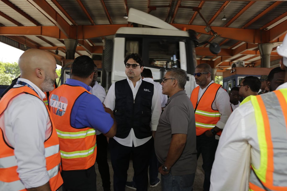 El Fideicomiso RD Vial anunció el lanzamiento del Programa Nacional de Remodelación de Estaciones de Peaje, una iniciativa destinada a modernizar y optimizar la infraestructura de los peajes en todo el país.

lanoticiadigital.com.do/rd-vial-pone-e…

#LaNoticiaDigitalRD <a href="/RD_VIAL/">RD Vial</a> <a href="/HostosR/">Hostos Rizik Lugo</a>