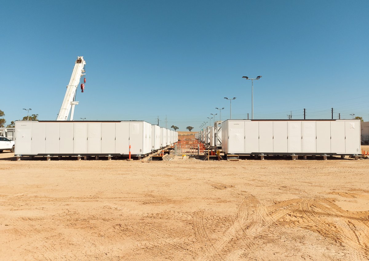 Great to see our team on-site as we make strong progress on ZEN's Templers Battery Project.

Once complete, Templers will provide 111MW of battery storage to South Australia's grid.

#RenewableEnergy #BatteryStorage