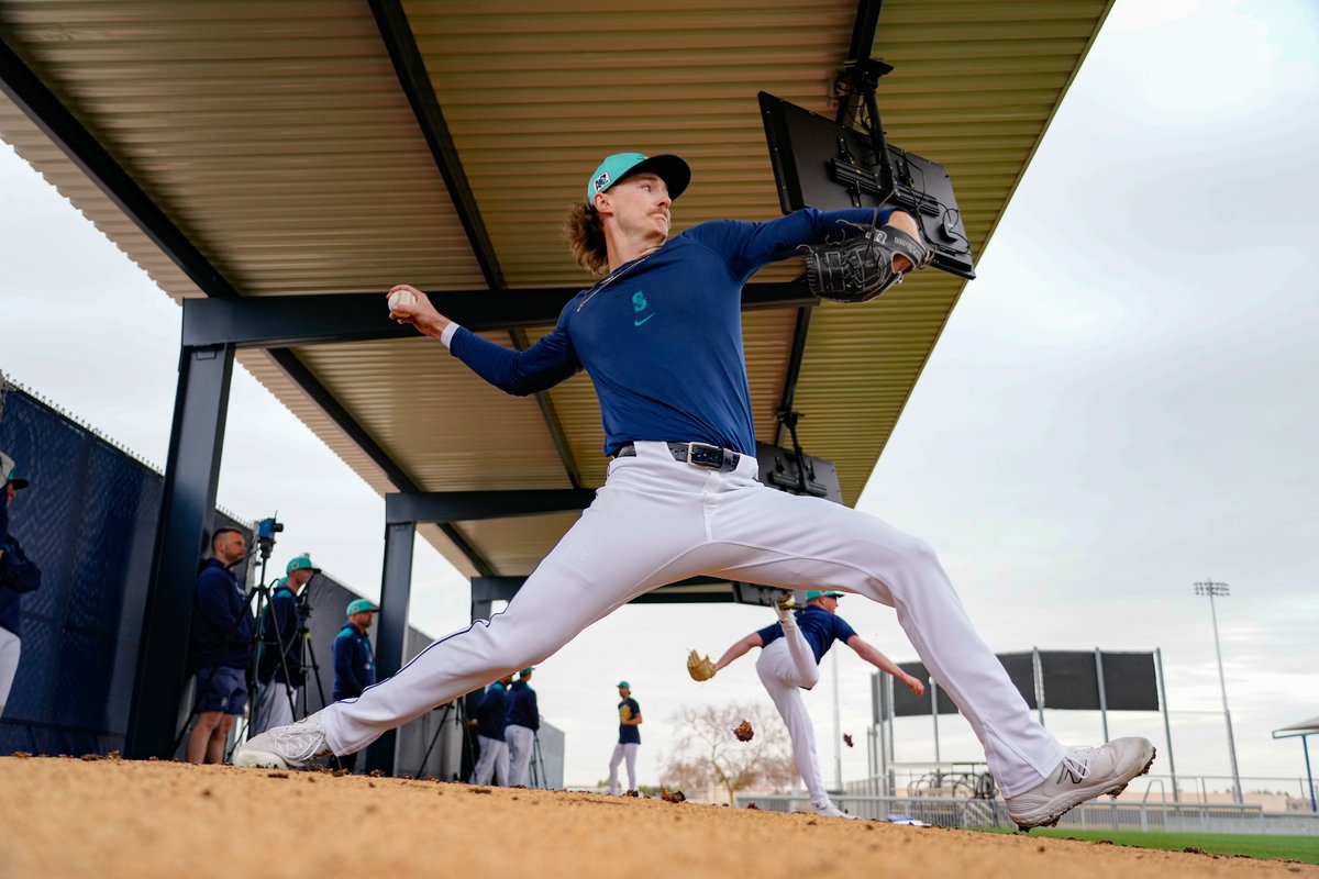 Mariners's tweet photo. Today’s sesh: Luis, Logan, Bryce and Bryan 🔥 https://t.co/m4wAvZZKnc