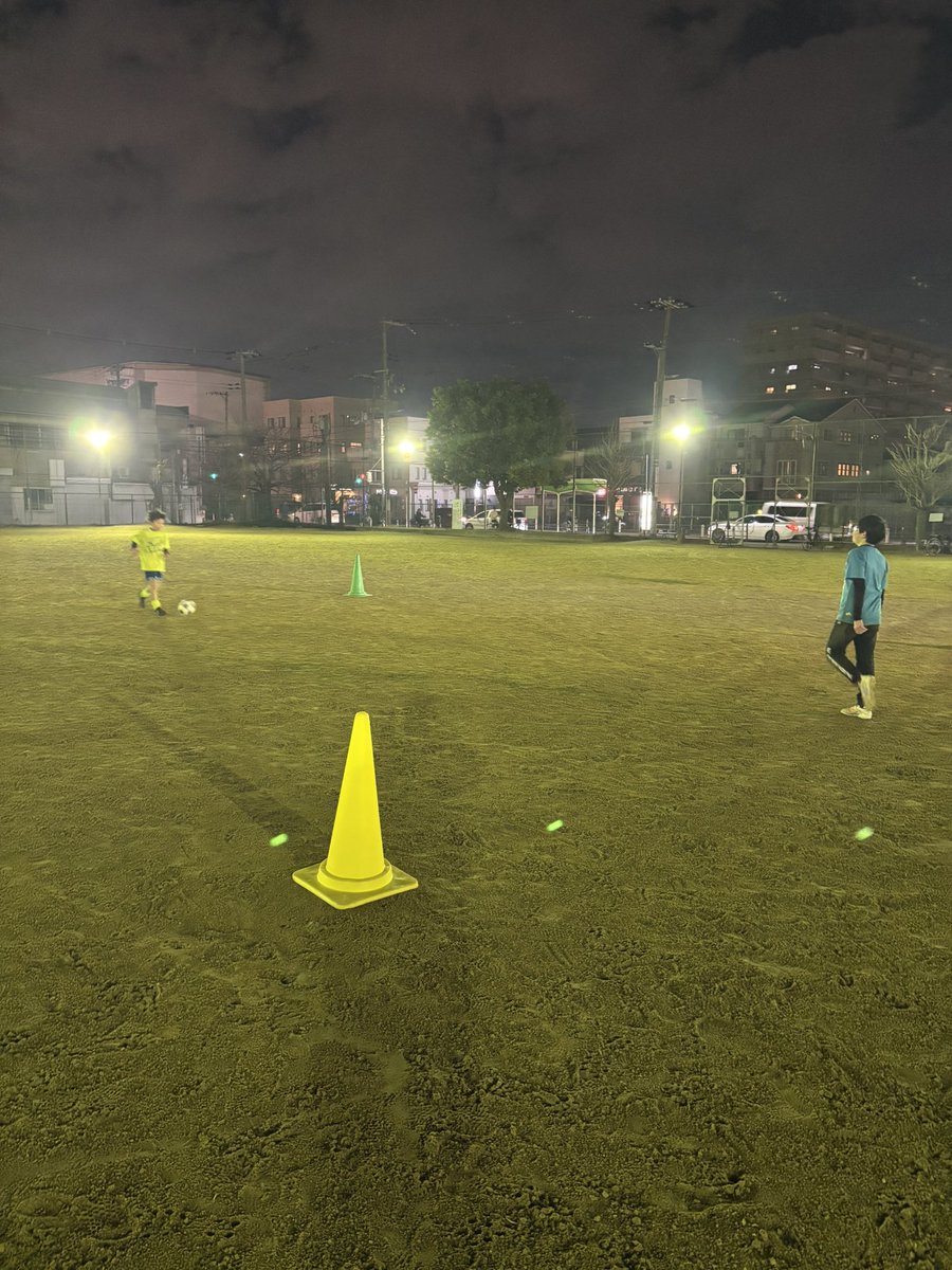 fcking2015's tweet image. 自分たちでルールを作って1v1をしている練習終わりの光景
#Kingサッカースクール