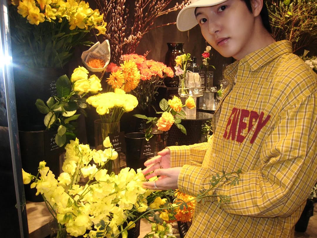 renjun + bunga = keindahan