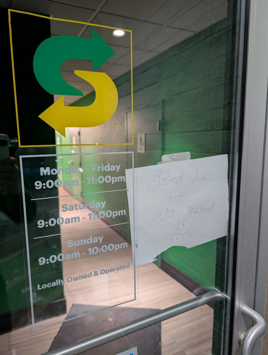 Chronofied's tweet photo. @SUBWAY I just spent $20 on the app for subs and the store is locked with a sign; can I pick up at another location? https://t.co/W2S1AlGvKl