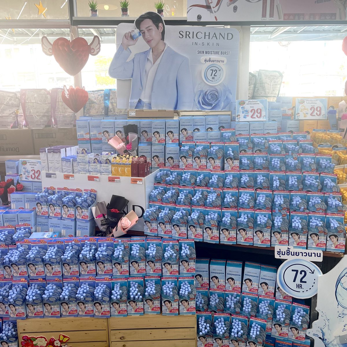 มาถึงเชียงใหม่ ก็เจอแบบนี้เลย รับวาเลนไทน์ 💜

ที่เชียงใหม่Direct ครับ 😉

#SRICHANDINSKIN 
#SRICHANDxBamBam