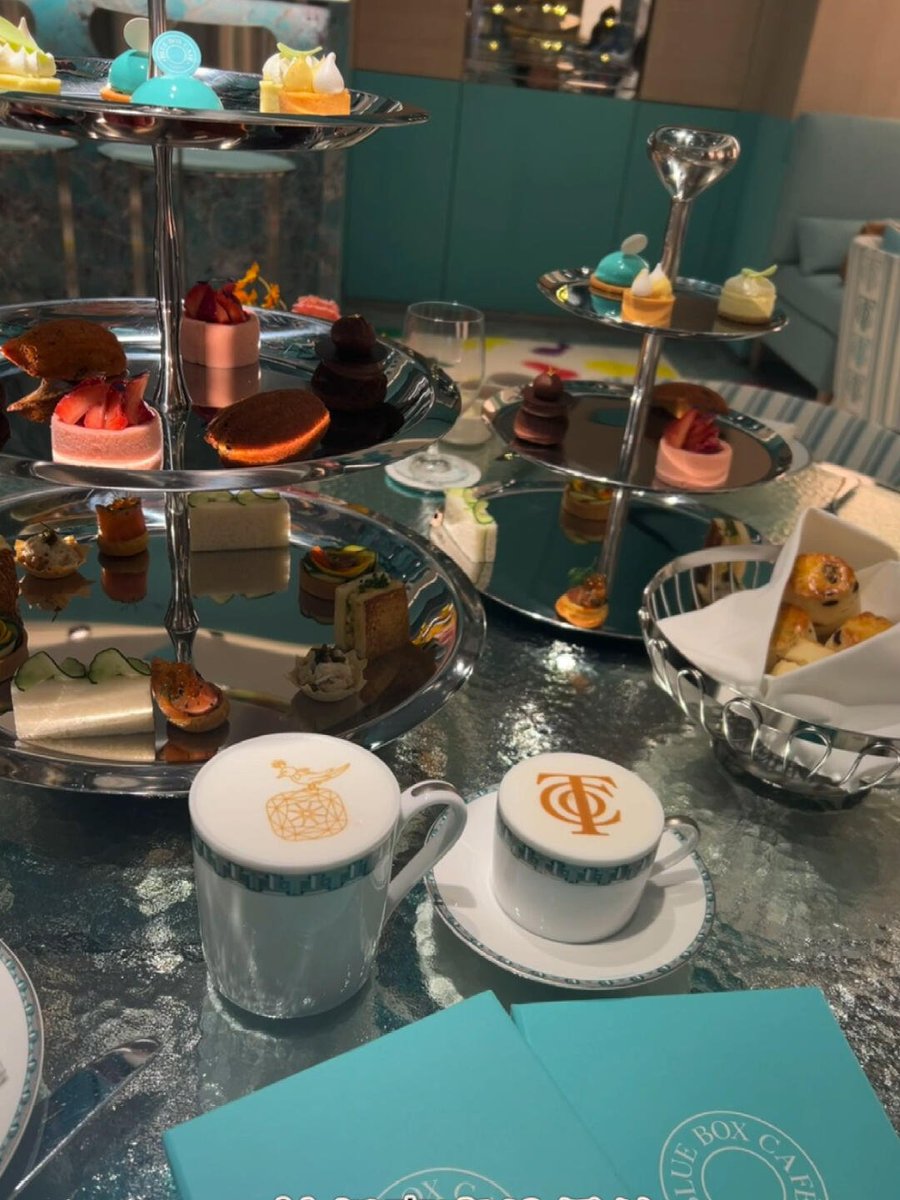 Garbageasdf's tweet image. ティファニーブルーボックスカフェ台北