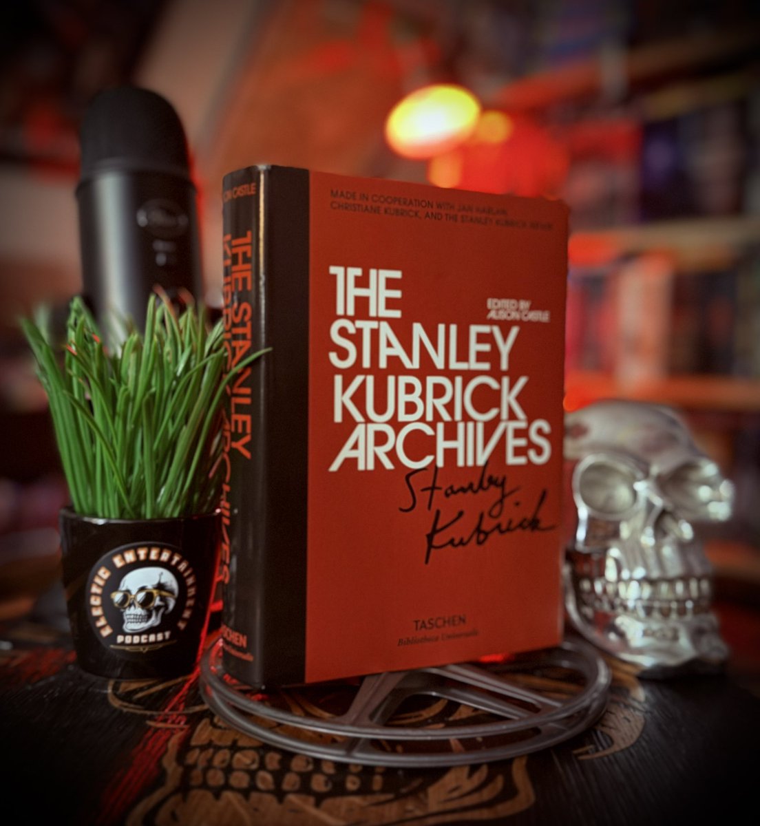 Electic Entertainment tweet media