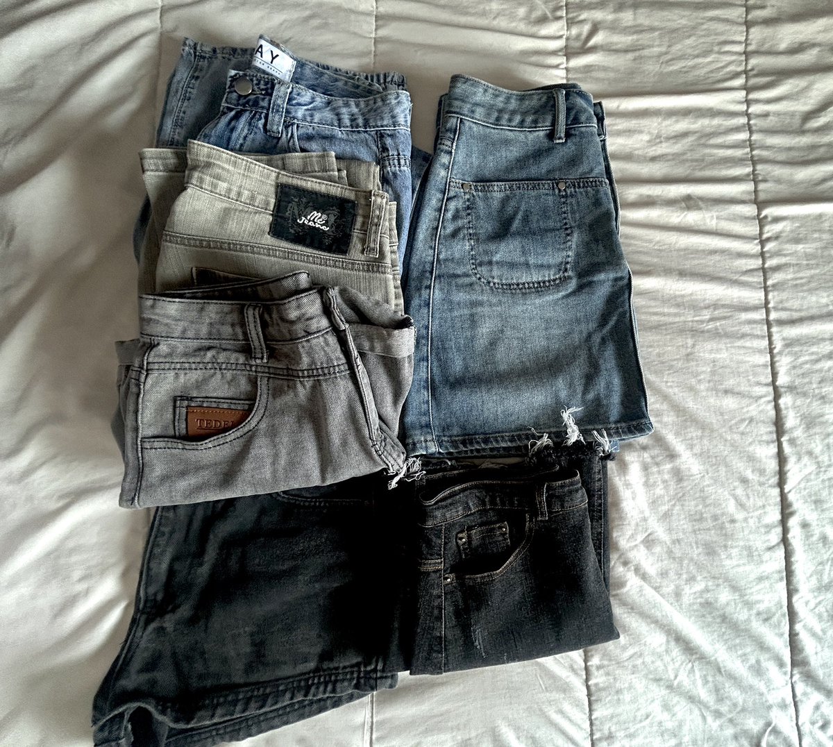 blesspp_'s tweet photo. ส่งต่อเสื้อผ้า มีมากกว่าในรูปน้า กระโปรงนักศึกษา กางเกง/กระโปรงยีนส์ขายาว/สั้น ᰔᩚ 🎀

📮ค่าส่งเหมา 40  
#ส่งต่อเสื้อ #ส่งต่อเสื้อผ้ามือสอง #ส่งต่อเสื้อผ้ามือ2 #ส่งต่อคสอ #ส่งต่อคสอมือสอง #กระโปรงยีนส์ #กระโปรงนักศึกษา https://t.co/Nwb4yGDxx5