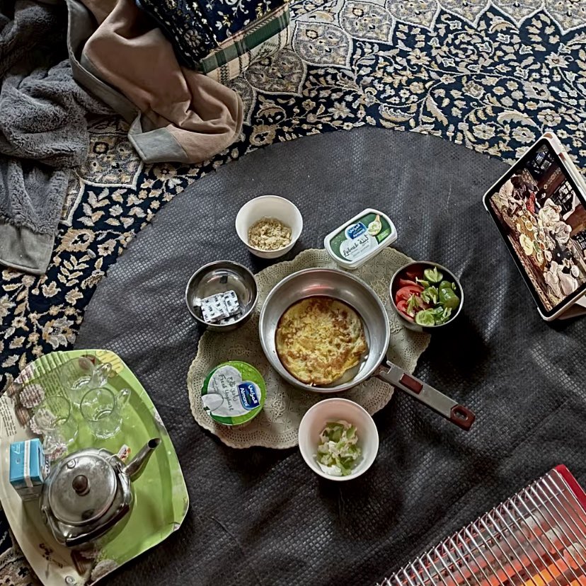 على طاري الذكرى وقفت اناظر اللّي فات
لقيت اجمل ايام العمر  اصبحت ماضي .