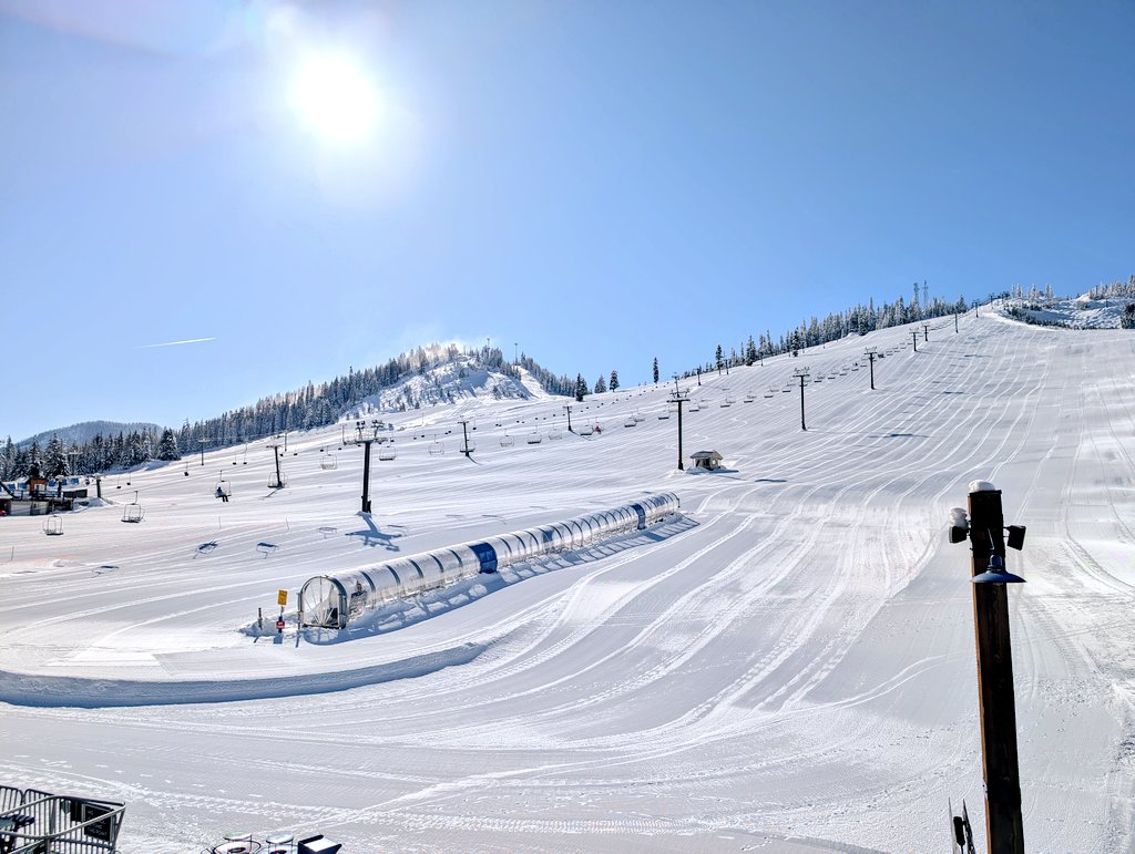 SummitSnow411's tweet image. Summit West is the place to be this afternoon and evening. Wall-to-wall corduroy, clear skies, and Wildside is open late tonight!
Night skiing terrain is limited on Wildside until the rest of the lighting system is powered up.