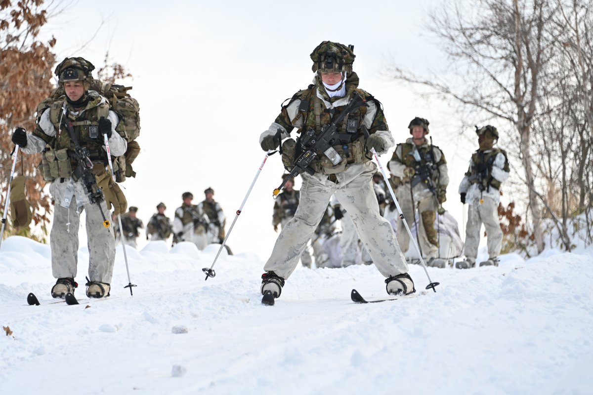 11b_na_jgsdf's tweet photo. 2月6日から8日までの間、ノース・ウインド25の総合訓練として、連続した状況下で、スキー行進や米軍と共同した攻撃行動を演練しました。
【スキー行進】
#防衛省 #陸自 #自衛隊 #自衛官 #冬季訓練 #NorthWind25 #NW25 #日米共同 https://t.co/roYAASb42s