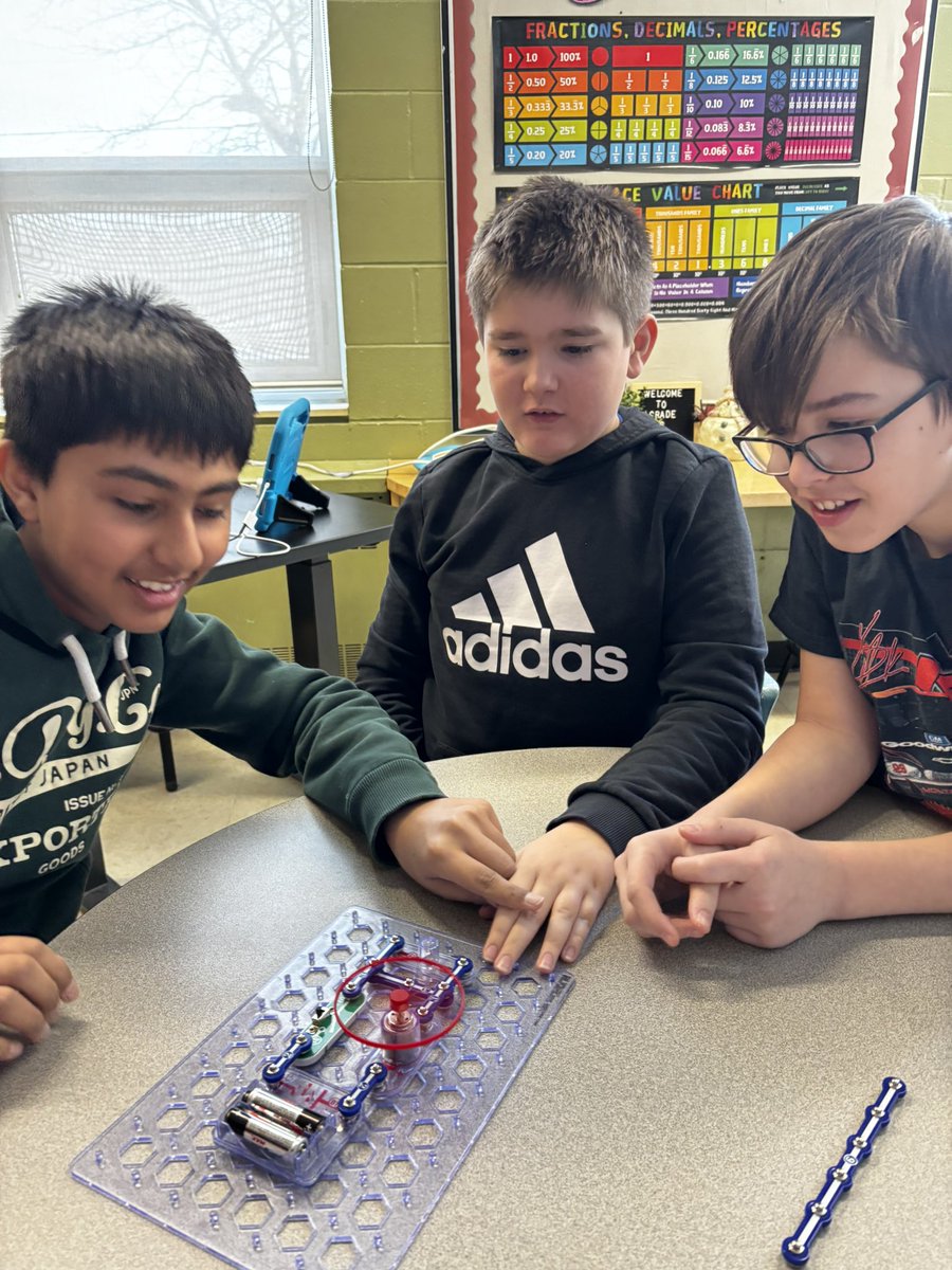 MissBrownley's tweet image. This morning 6BC explored the different types of electricity. In groups they used their critical thinking and collaboration skills to build their own circuits. Way to go!🙌🏼🔌⚡️🔋💡@OttCatholicSB @StLeonardOCSB #ocsbDeepLearning