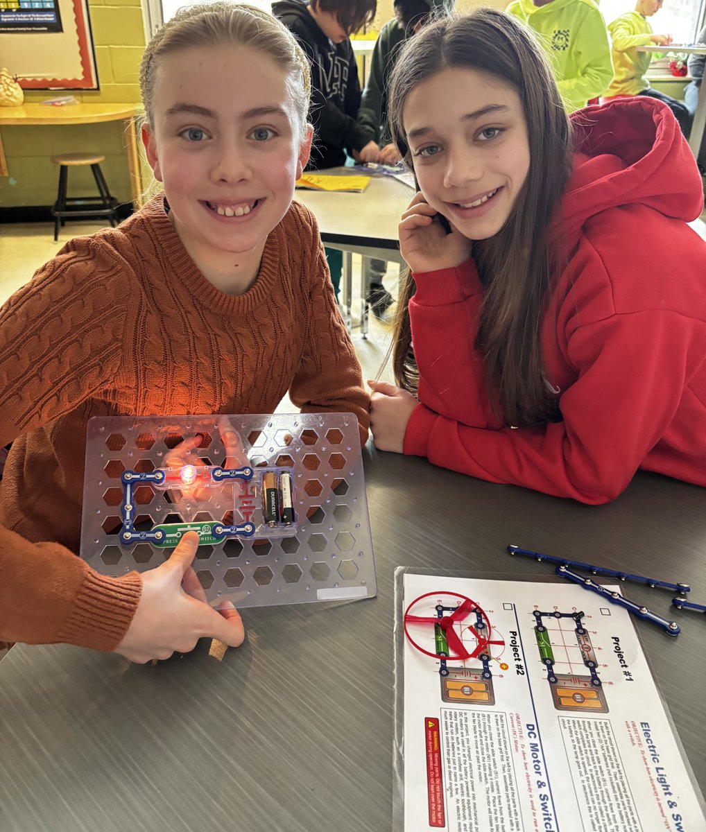 MissBrownley's tweet image. This morning 6BC explored the different types of electricity. In groups they used their critical thinking and collaboration skills to build their own circuits. Way to go!🙌🏼🔌⚡️🔋💡@OttCatholicSB @StLeonardOCSB #ocsbDeepLearning