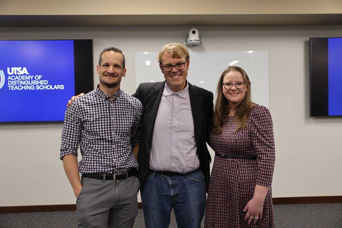 utsa_academics's tweet photo. Honoring excellence in teaching! Today, we welcomed 2 new members to the Academy of Distinguished Teaching Scholars, joining over 30 #UTSAFaculty dedicated to innovation in the classroom. Their impact strengthens student success & elevates #UTSAโs academic distinction. https://t.co/kiLeNjR9es