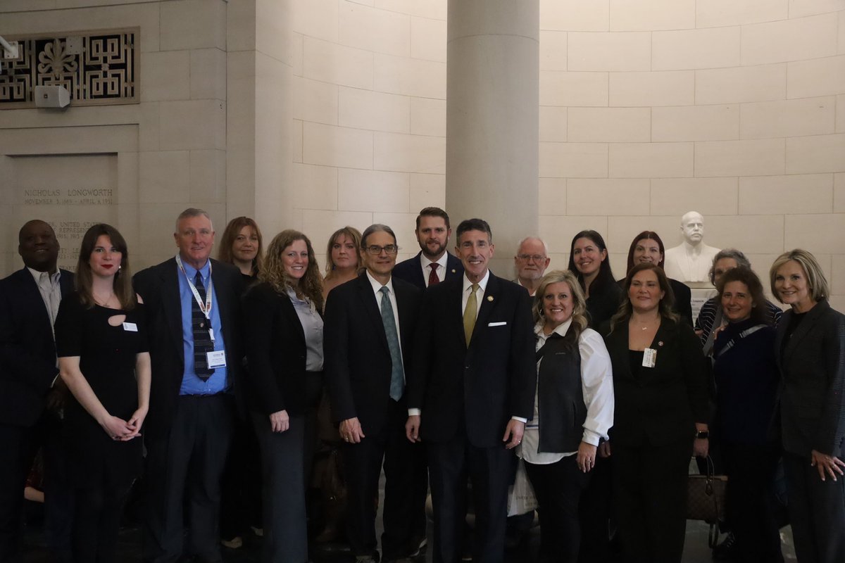 This afternoon, I met with Tennessee members of Keep America Beautiful, including Collierville Alderman Missy Marshall from Shelby County, Steve &amp; Anastasia Barlow from Shelby County, Bobby Fitzhugh from Dyer County, and Dale Dozier from Dyer County. I appreciate all you do to