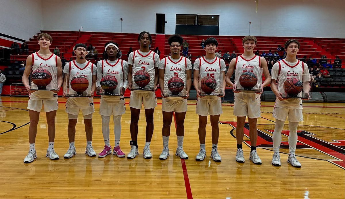 Eryk Jones (@joneseryk1127) on Twitter photo Senior Night! Thankful for my Coaches, teammates and the years I got to play Varsity Ball with the Levelland Lobos
<a href="/kendalldurrett5/">•TheCoachKD•</a>
<a href="/CoachDixon77/">Keith Dixon</a>
<a href="/LLHS_Athletics/">Levelland Athletics</a> Senior Night! Thankful for my Coaches, teammates and the years I got to play Varsity Ball with the Levelland Lobos
<a href="/kendalldurrett5/">•TheCoachKD•</a>
<a href="/CoachDixon77/">Keith Dixon</a>
<a href="/LLHS_Athletics/">Levelland Athletics</a>