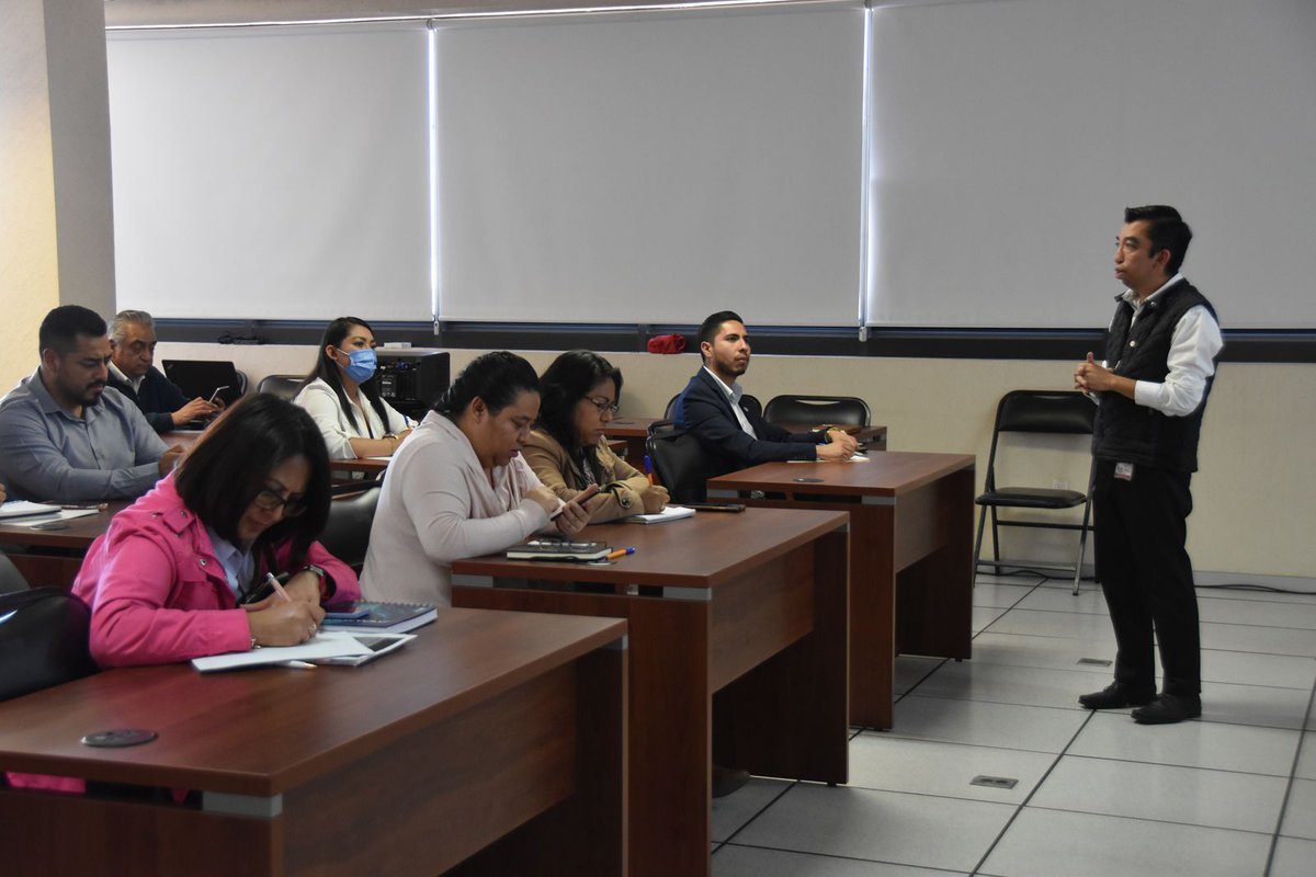 ContraloriaGEM's tweet photo. #ElPoderDeServir || Personal de la Unidad de #Prevención de la Corrupción capacitó a integrantes de los diferentes comités de ética del @Edomex, a fin de conocer la actualización del Sistema de Comités de Ética #SICOE 🖥️, para el mejor desempeño de su labor. #Profesionalización. https://t.co/xDUSVxqegq