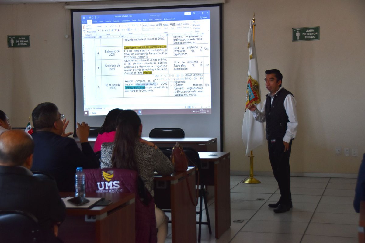 ContraloriaGEM's tweet photo. #ElPoderDeServir || Personal de la Unidad de #Prevención de la Corrupción capacitó a integrantes de los diferentes comités de ética del @Edomex, a fin de conocer la actualización del Sistema de Comités de Ética #SICOE 🖥️, para el mejor desempeño de su labor. #Profesionalización. https://t.co/xDUSVxqegq