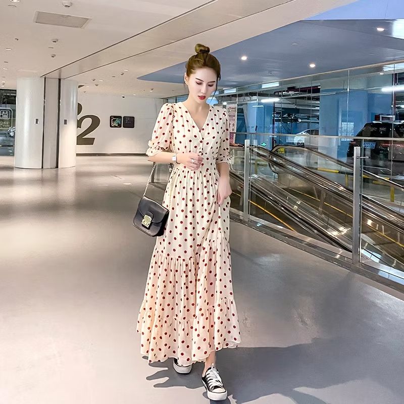 engkufais's tweet photo. Check out French polka dot chiffon floral V-neck short-sleeved dress retro slim slimming maxi dress for RM36.58. Get it on Shopee now! https://t.co/bekpcWHJqn https://t.co/s1DSoLlN3z