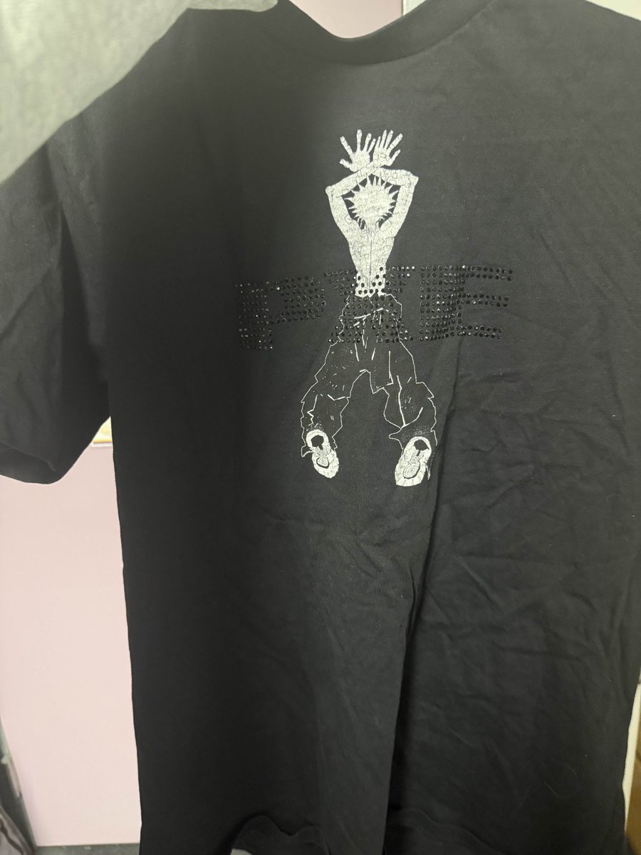 Thank you for 10k followers! I was originally going to sell these shirts but decided to give them away to celebrate. Instructions below ⬇️