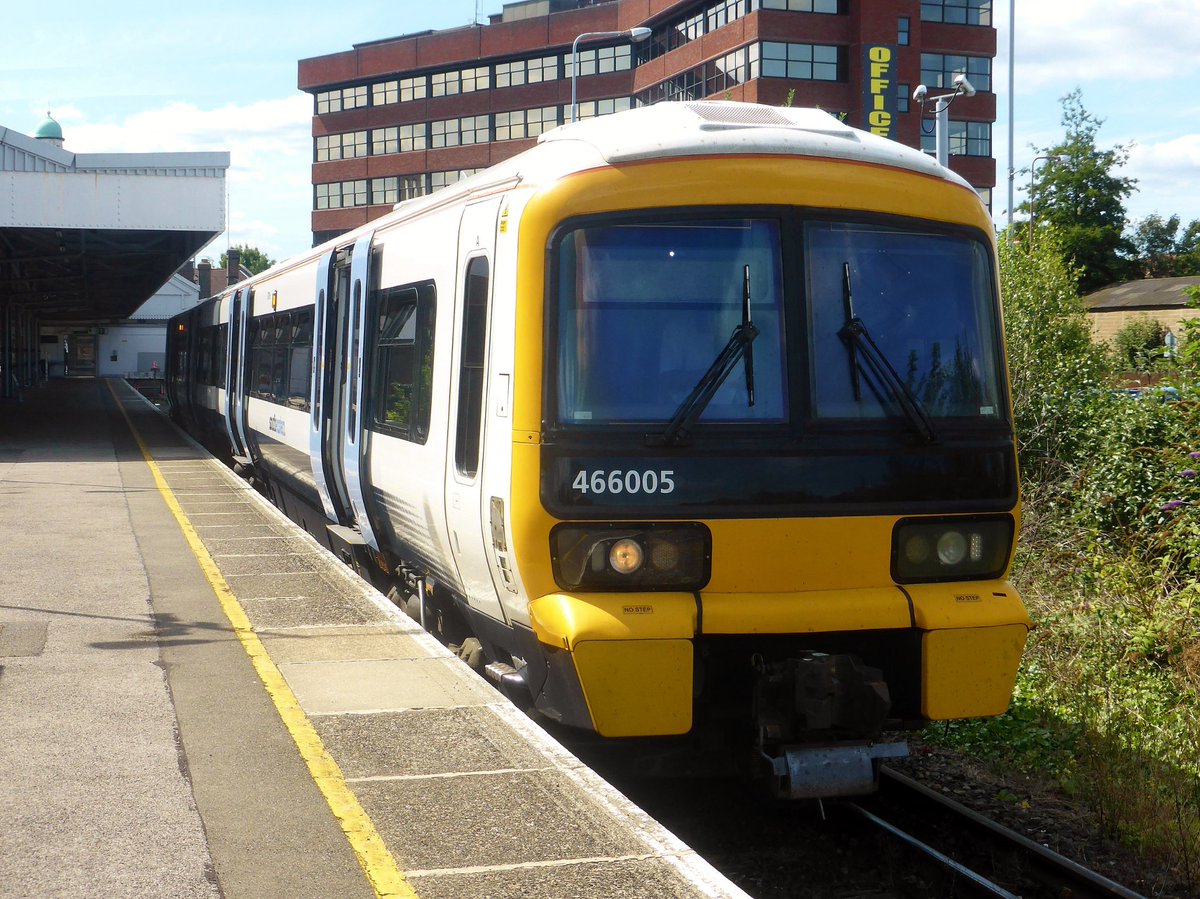 williampgwebb's tweet image. The first two sets of the Ex @Se_Railway Class 466 Networker fleet has been scrapped. Units 466005 and 466032 were the first two to scrapped #Class466 #Networker