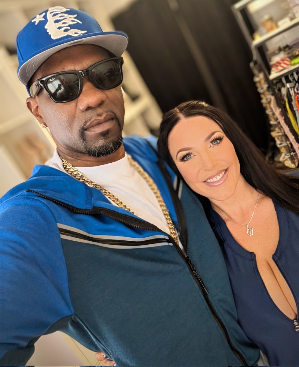 chocolategod310's tweet photo. The amazing @ANGELAWHITE got blessed by the God today on a @Brazzers set and let's just say that I feel blessed today as well 💯😈🥵🔥‼️ https://t.co/7vAvfIo9xj