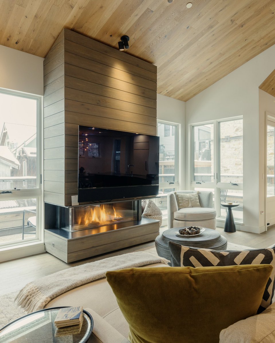 InvitedHome's tweet image. Find your cozy. Every detail of our homes is designed to make winter magical.
 
📍Transfer Haus | Telluride, CO