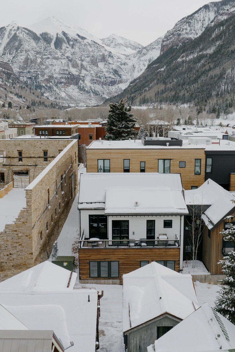 InvitedHome's tweet image. Find your cozy. Every detail of our homes is designed to make winter magical.
 
📍Transfer Haus | Telluride, CO