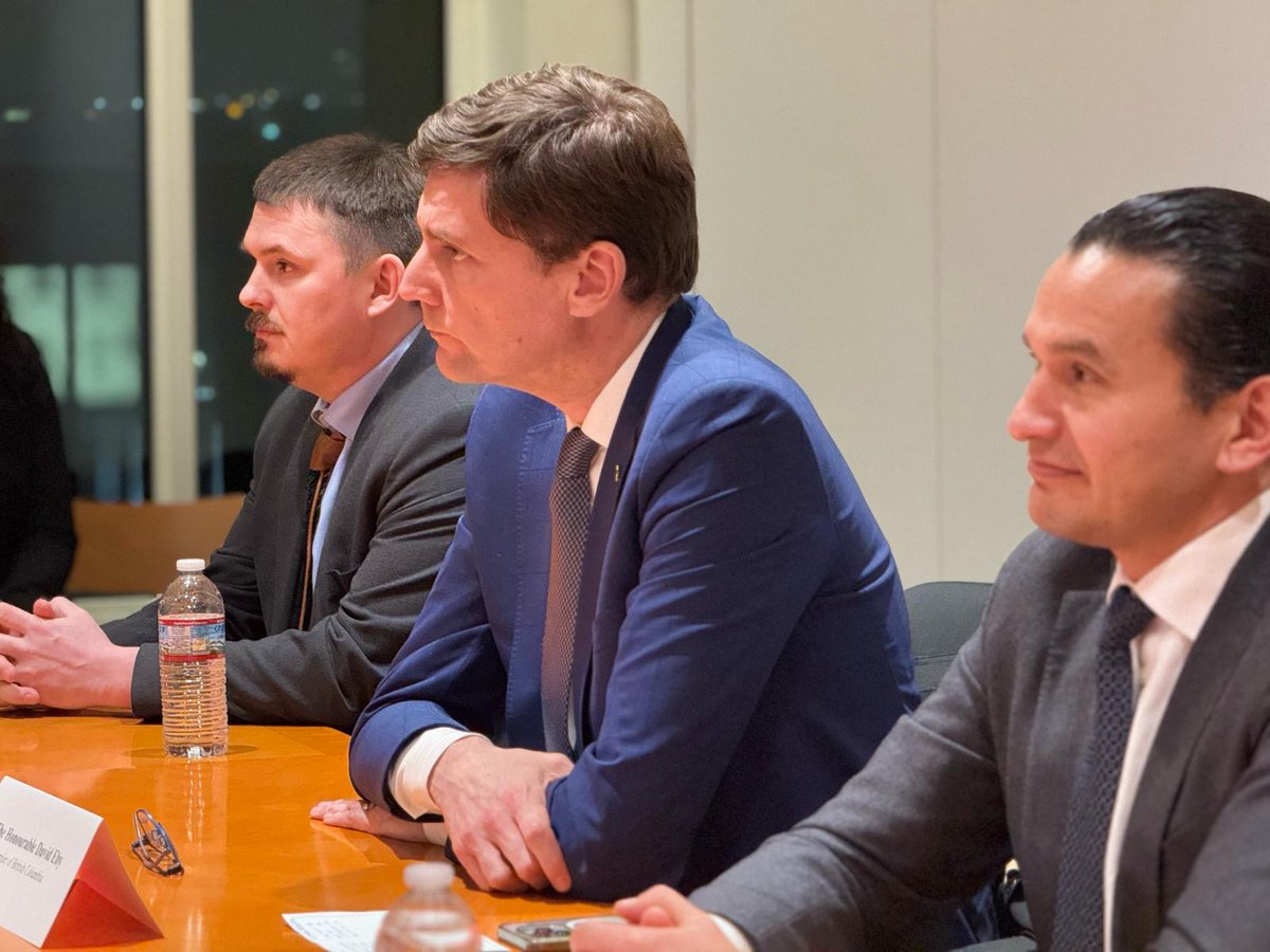 j_akeeagok's tweet photo. Pleased to join the discussions with leaders of the labour movement on jobs and the economy. Thank you Premier 
@Dave_Eby and Premier @WabKinew for hosting this event. We are working to secure the livelihoods of workers on both sides of the border.

@CanadianLabour @AFLCIO https://t.co/77wzVSVUYu
