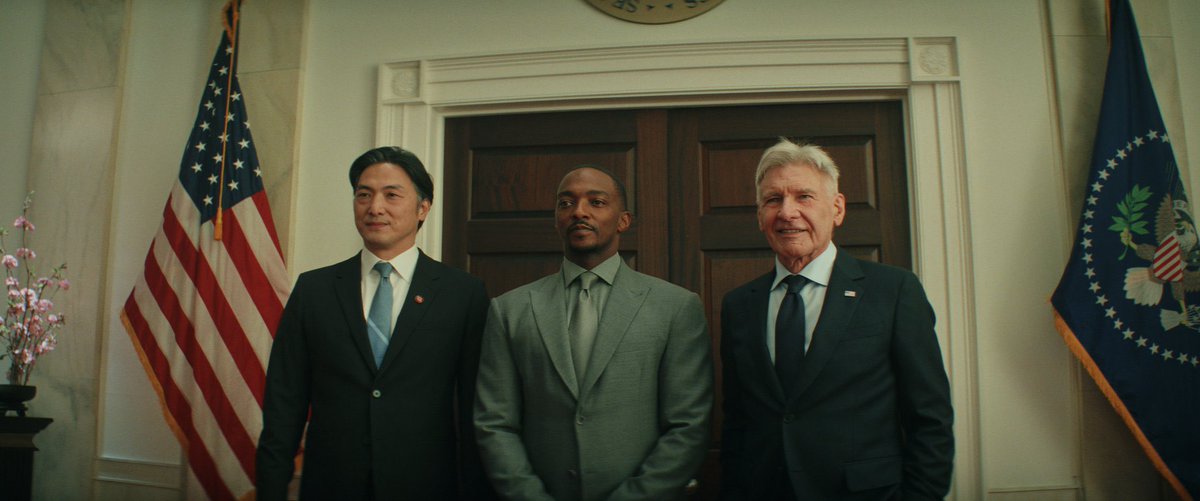 cov_universe's tweet photo. #CaptainAmericaBraveNewWorld est un bon film qui parvient à capturer l’essence de l’héritage du personnage tout en apportant de nouveaux éléments intéressants. Parmi ses réussites, on peut noter la prestation d’Anthony Mackie, qui s’impose avec brio dans le rôle du Captain 1/6 https://t.co/0ywpvhXlS0
