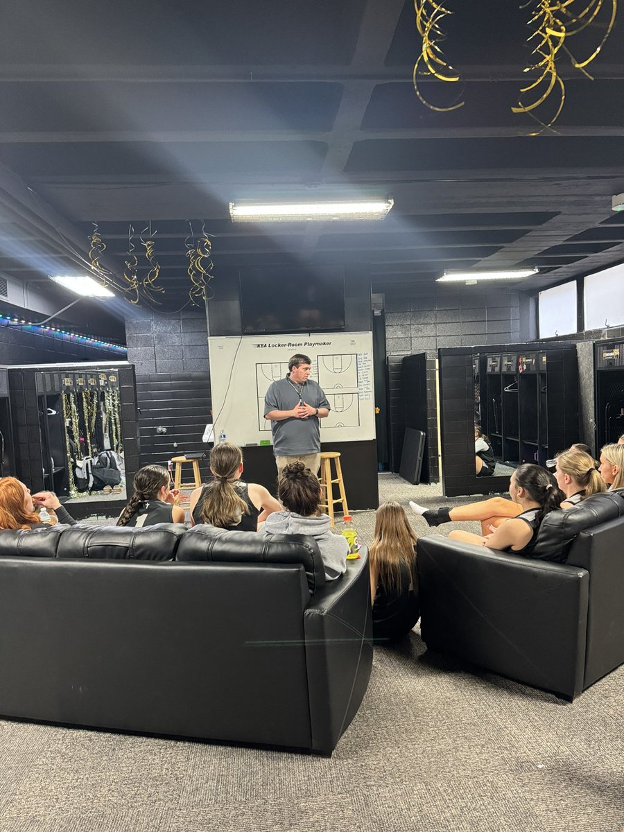 CHS_WBasketBall's tweet photo. Big week, Big support!! 
Shirts have been made, dinners have been bought, letters have been delivered.  Big thanks to @CullmanFB HC Trent Walker for sharing encouragement with our team and Cullman girls soccer for the valentines!! https://t.co/12HrL4rgJU
