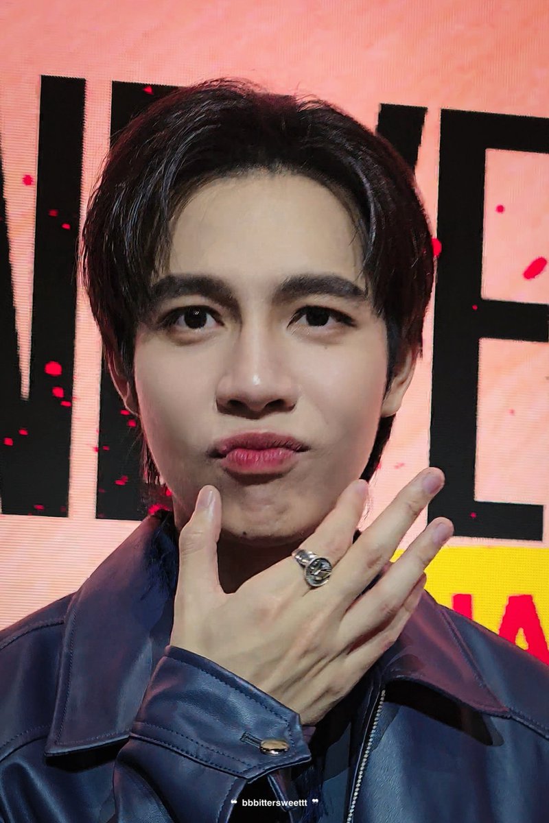 bbbittersweettt's tweet photo. มันจะมีอยู่ 2 คน ที่ดื้อมั่กๆ บีบแก้มยุบไม่กลัวแป้งหลุดเลย 55555555555

#TheHeartKillersFinalEP https://t.co/VjD2RawNmb
