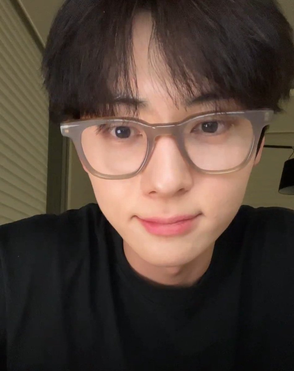 Minhyun’s lives….
Now it only lives in my memory 😔
It was 84 years ago 😪😅

#HWANGMINHYUN #MINHYUN #황민현 #민현