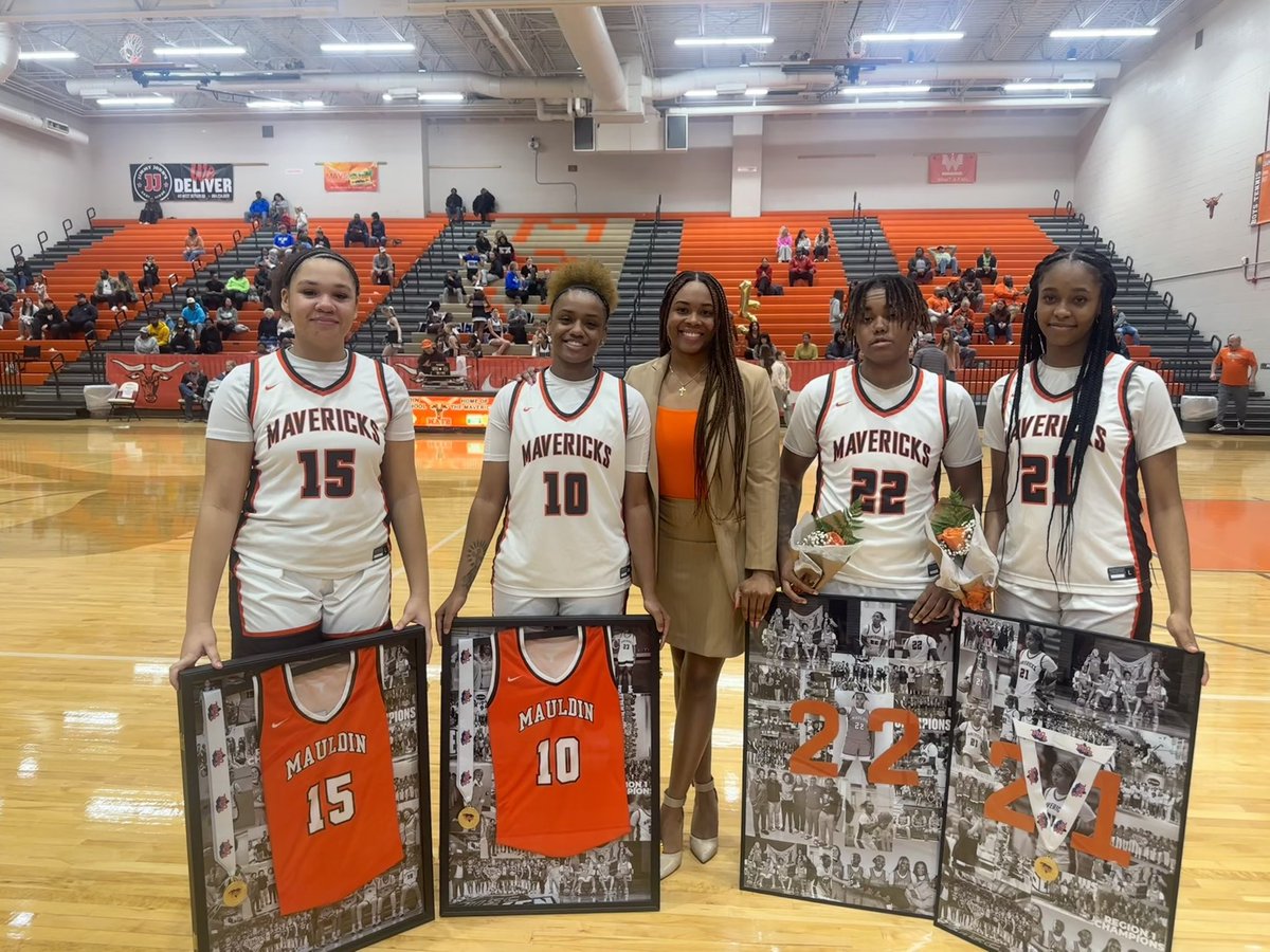 MauldinWBB's tweet image. Successful senior night for our seniors. 🤍🧡🤎