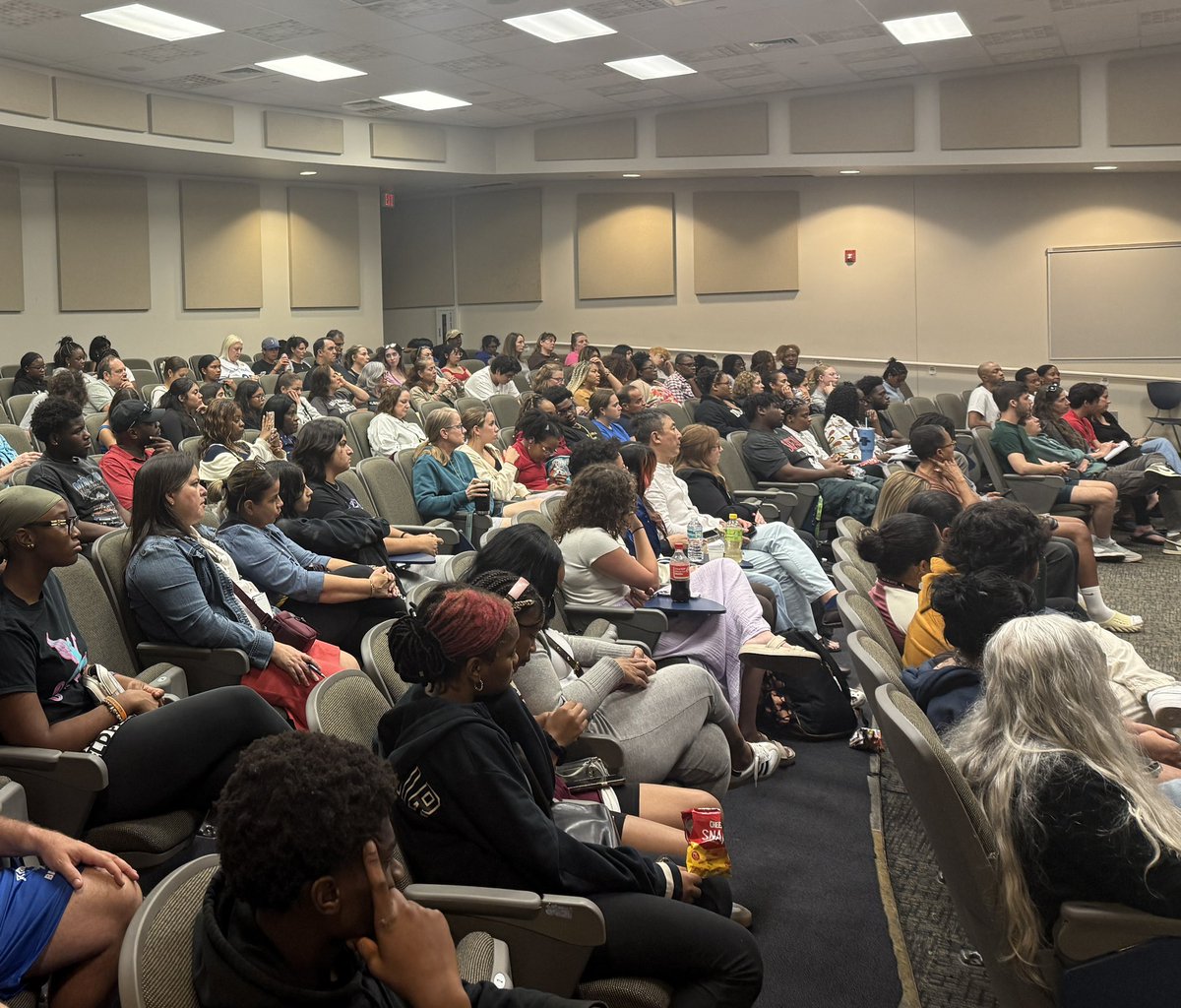 Erin Brown (@principalflhigh) on Twitter photo Brace Night for students & parents! Everyone out to hear and see the important parts of the college application process. ππ€<a href="/FLHSGuidance/">FLHSGuidance</a> <a href="/FlhsOfficial/">Fort Lauderdale High School</a> Brace Night for students & parents! Everyone out to hear and see the important parts of the college application process. ππ€<a href="/FLHSGuidance/">FLHSGuidance</a> <a href="/FlhsOfficial/">Fort Lauderdale High School</a>