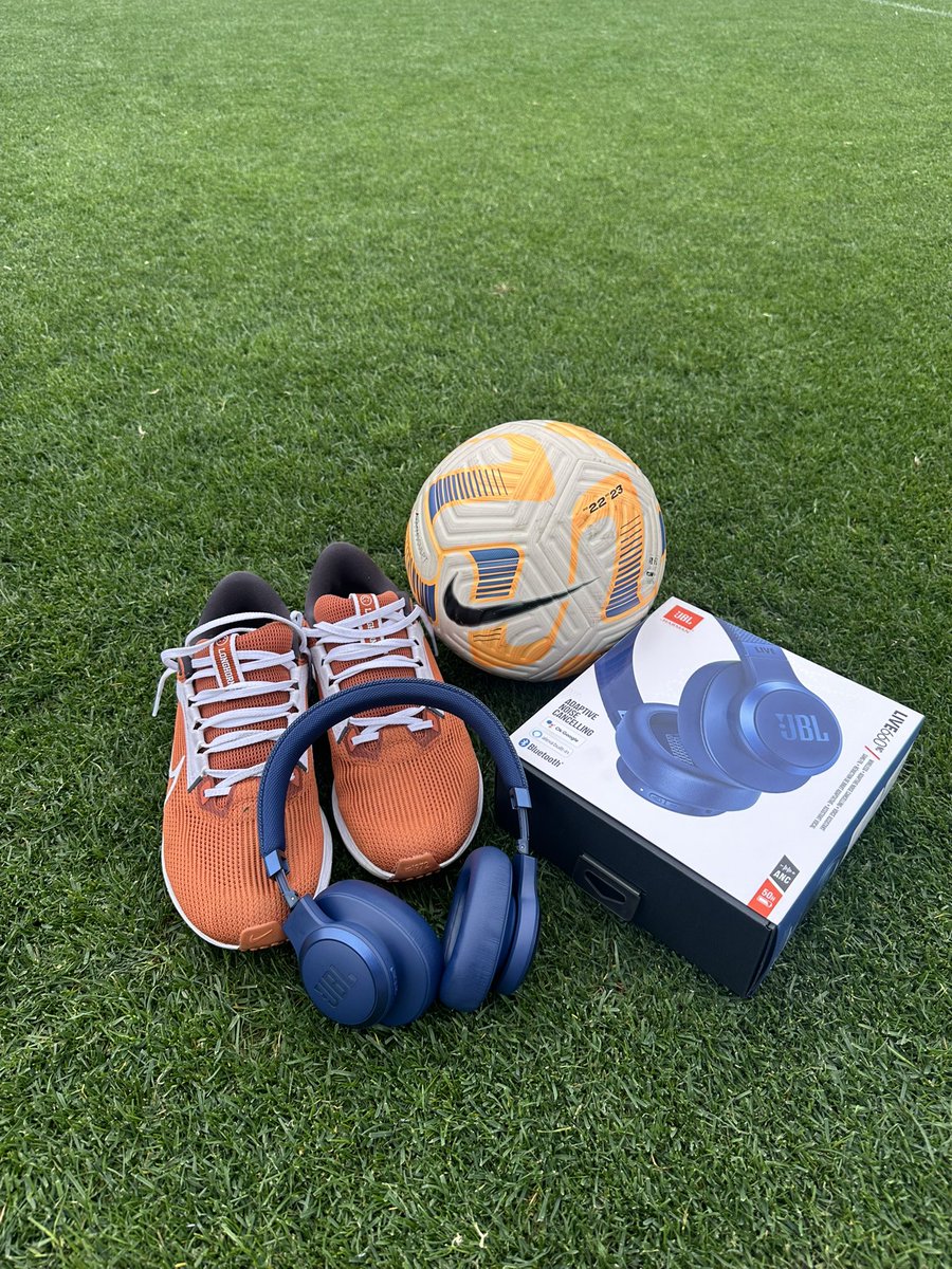 mateya_dessieux's tweet photo. My hype up playlist is a necessity! Have to have my JBL Live 660NC headphones with me everywhere I go! Shop JBL. #JBLCampus #JBLPartner @jblaudio @TexasSoccer @_delconte https://t.co/hpWTiLfDGO
