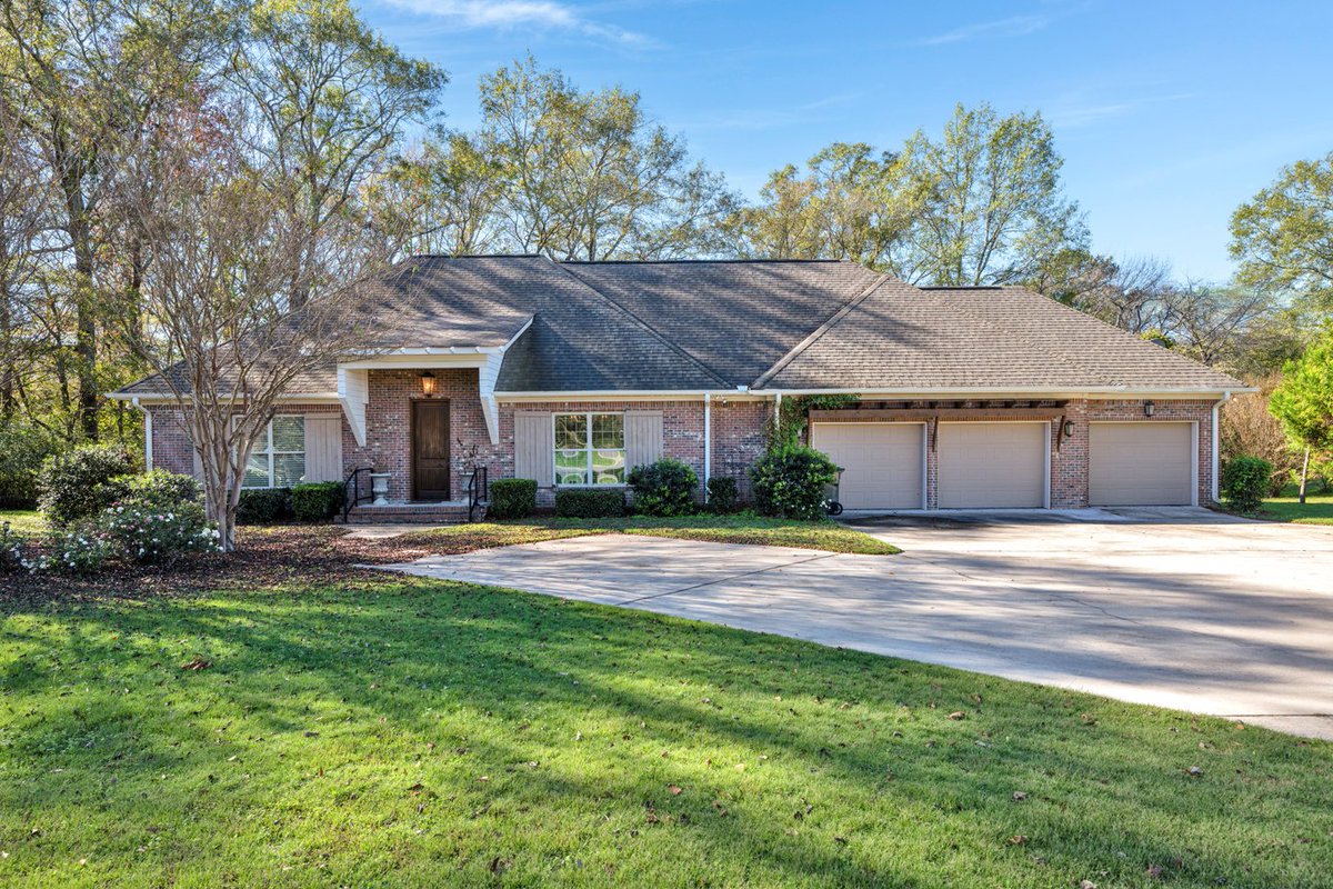 dehallman's tweet image. Join me on a walk through of this beautiful Custom Built Home- 2153 Cree... youtu.be/cySU_GTewe0?fe… via @YouTube  #alabamarealestate #deannaparrish_realtor #custombuilt