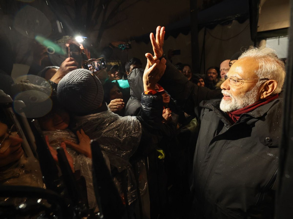 A warm reception in the winter chill! 

Despite the cold weather, the Indian diaspora in Washington DC has welcomed me with a very special welcome. My gratitude to them.