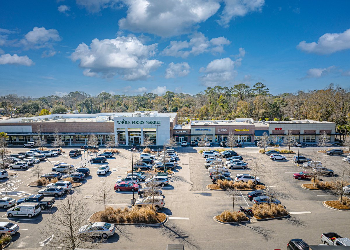 ✨Retail Spotlight✨
West Ashley Station in Charleston, SC was designed to be a best-in-class shopping center with a mix of national chains, strong local businesses and franchises. Swipe to explore the vibrant spaces and innovative designs that make this location a true standout.