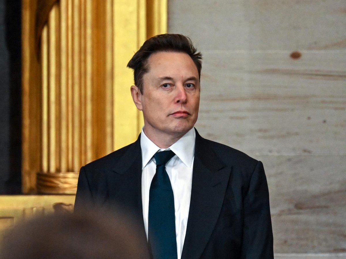 RedWhiteReal's tweet image. BREAKING: Elon Musk has announced that D.O.G.E will initiate an investigation into federal employees with unexpectedly high net worths relative to their modest salaries.

Do you support this initiative?

YES or NO?

@elonmusk #Corruption