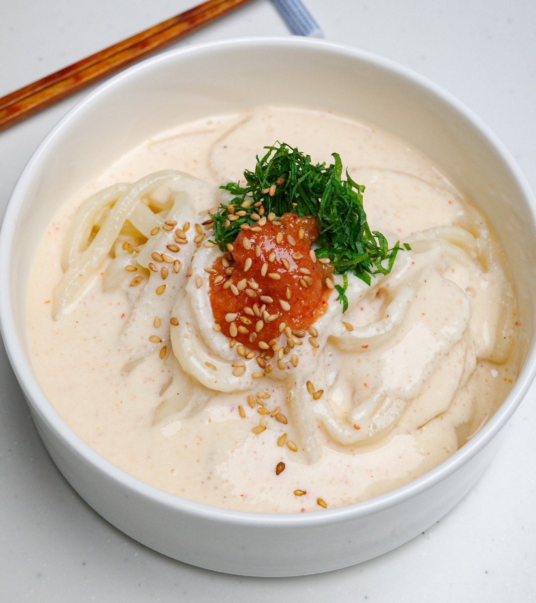 mtmtharb's tweet photo. レンチン１回でできる超クリーミーな明太チーズうどんがばかうま https://t.co/gppkrSrYaU