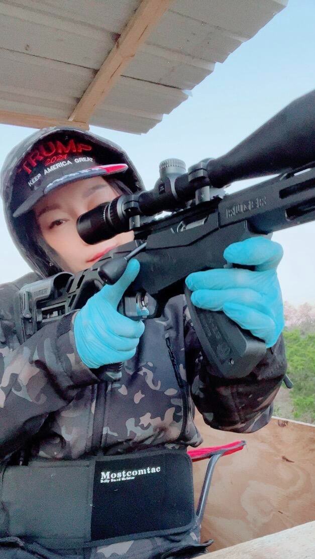 Addy_arjunaidi3's tweet image. 💥💥The photos my farm friend sent me were really shocking. At first, my friend told me that he played with guns. I didn’t believe it. But now I believe it. When I have a chance, I will learn marksmanship from her👩👩