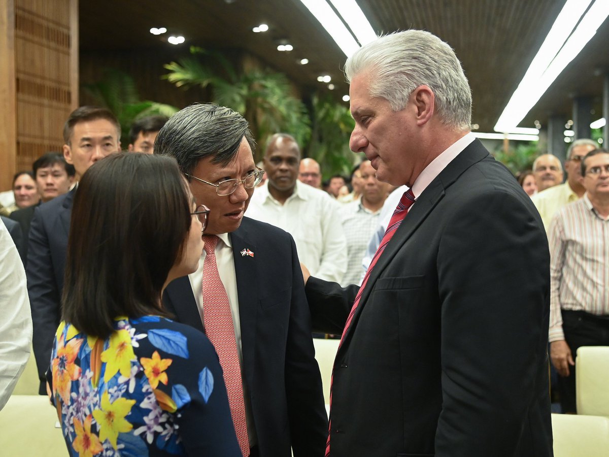 🇨🇺| En ocasión del aniversario 95 de la fundación del Partido Comunista de Vietnam, suceso liderado por Ho Chi Minh, el 3 de febrero de 1930, el Presidente <a href="/DiazCanelB/">Miguel Díaz-Canel Bermúdez</a> encabezó el acto conmemorativo que se realizó este miércoles en el Palacio de la Revolución.