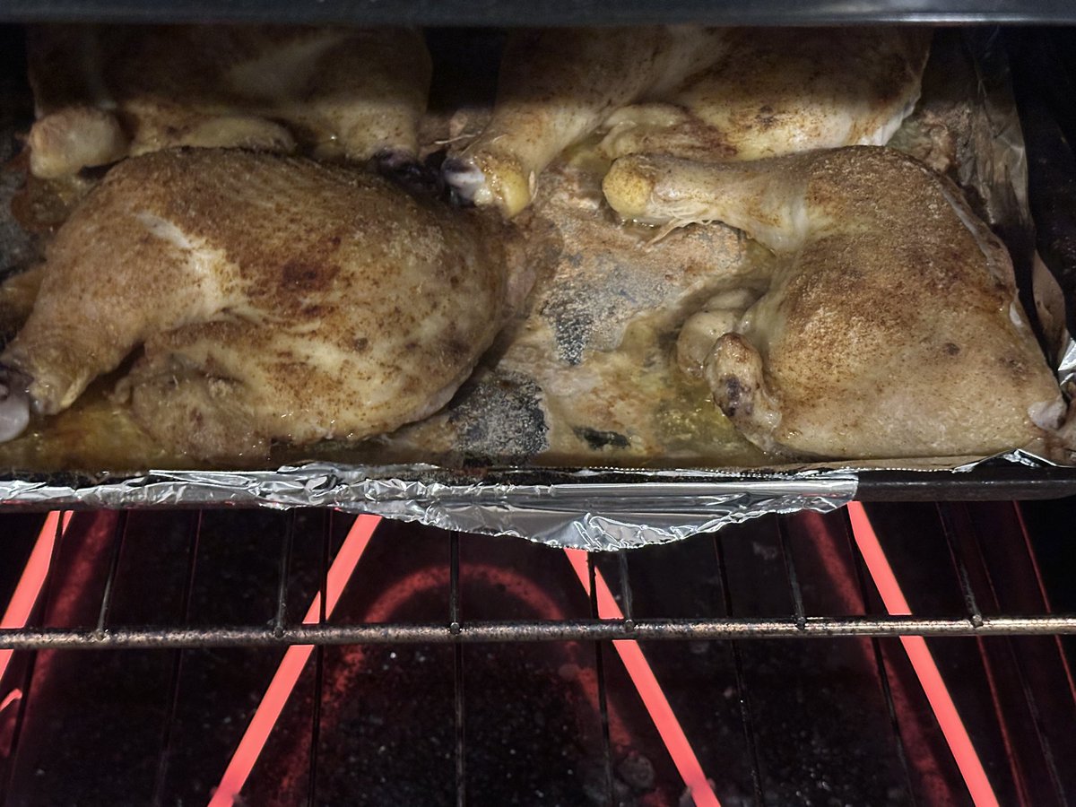 SilenceGaming9's tweet image. What do you think that chickens thinking about while it cooks? You think it’s thinking about me??? #CookingTime #Chicken #SimpleDinner