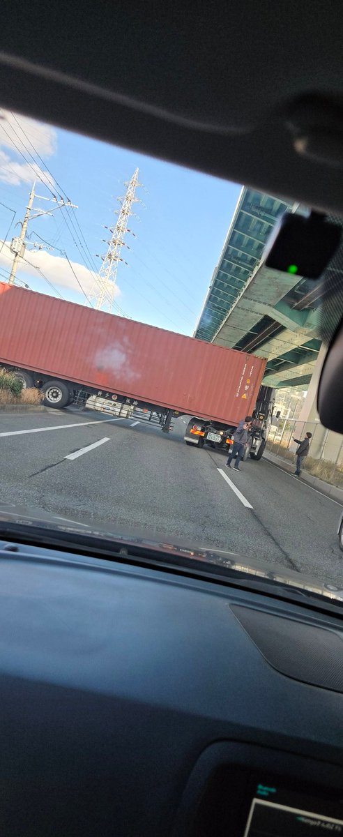 #3号線
かれこれ5分はふさがれてるんだが.....