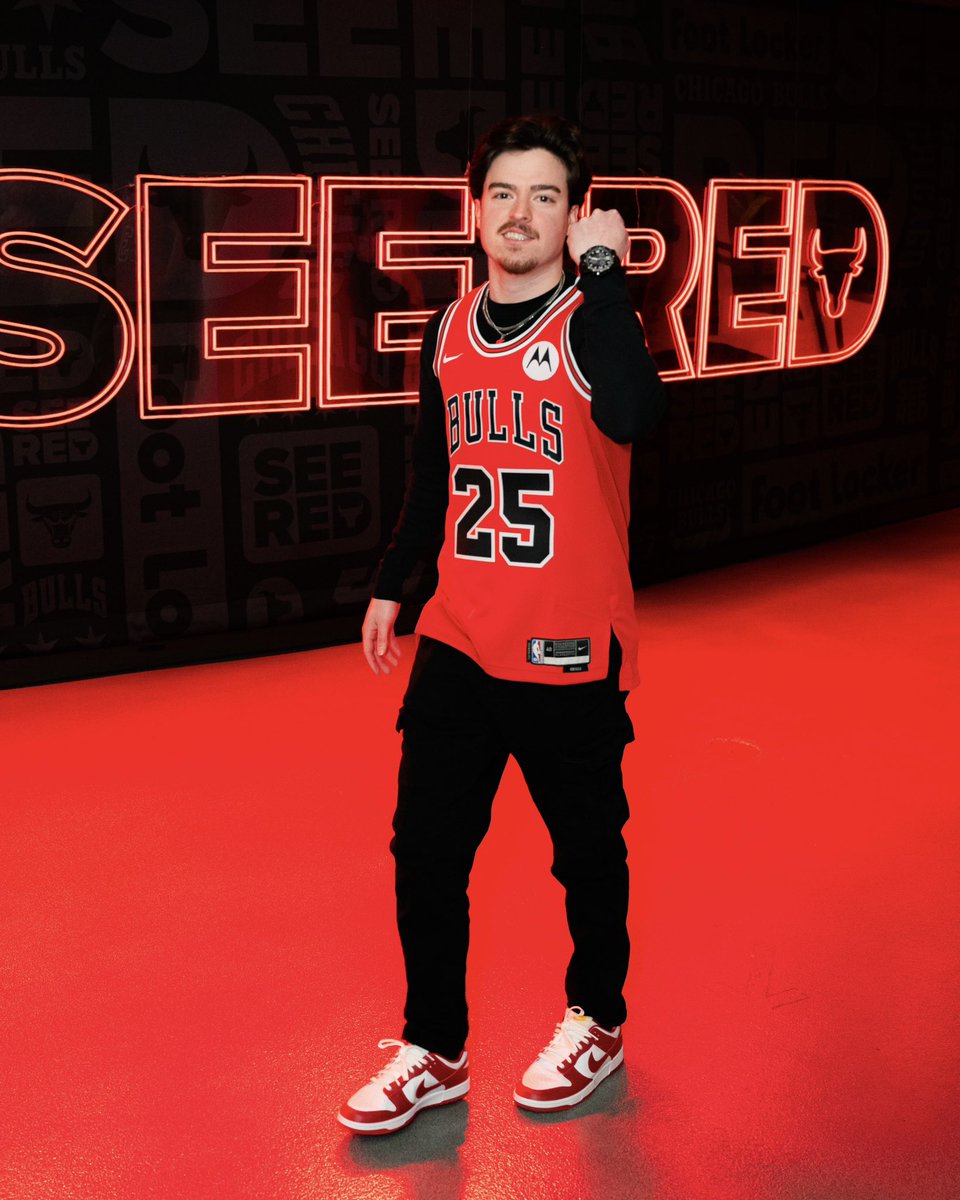 BREAKING: <a href="/chicagobulls/">Chicago Bulls</a> have signed the greatest bench rider of all time (who also hits random 3s here and there)💪🏼🏀