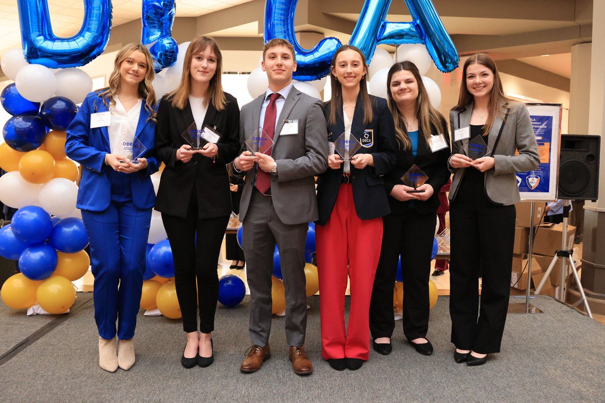 NPGrizBusiness's tweet image. More pictures of our DECA winners who competed yesterday, Tuesday 2/11.  Congratulations again to Ezra Khanamuenwai for 4th Place in Entrepreneurship and 6th Place in Human Resource for DECA Districts. Now they go onto DECA State to compete.