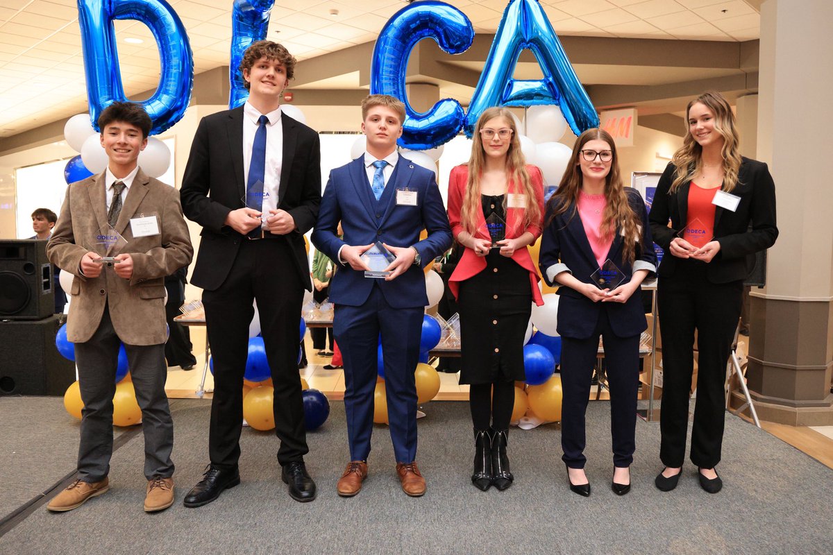 NPGrizBusiness's tweet image. More pictures of our DECA winners who competed yesterday, Tuesday 2/11.  Congratulations again to Ezra Khanamuenwai for 4th Place in Entrepreneurship and 6th Place in Human Resource for DECA Districts. Now they go onto DECA State to compete.