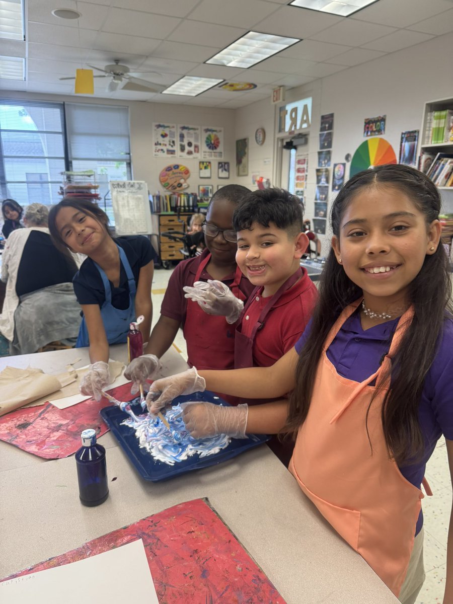 ms_stowers's tweet photo. STEAM in the art room this week with 3rd grade ! A little bit of art and science! Shaving cream marble art AND salt water colors 🎨 https://t.co/LgpKoeMBBn