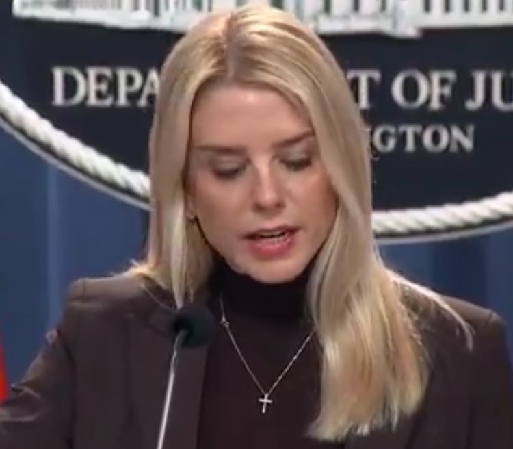 LeftyWinter's tweet image. All these fake Christians wearing crosses .