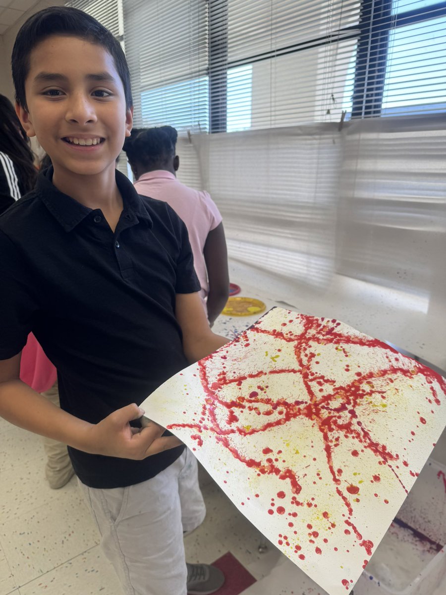 ms_stowers's tweet photo. Live in action and concentration of the splatter/spray fun! 😌 https://t.co/3St7ehCk4a