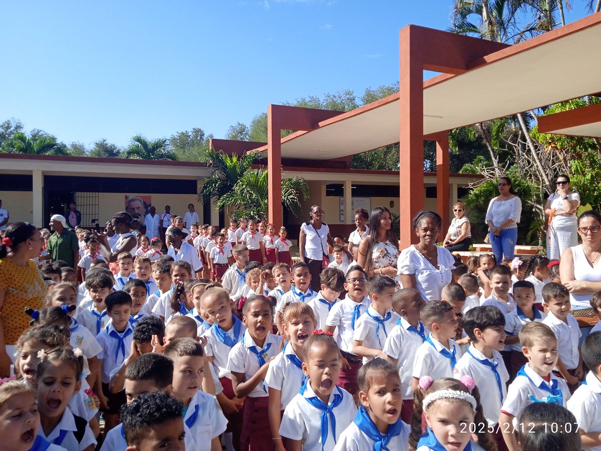 PrudencioFonse2's tweet photo. Mañana de infinito amor en la Primaria Augusto César Sandino de #Boyeros cuando se recibe a la Sra Guisell Socorro Morales Echaverry Embajadora de Nicaragua en Cuba. @CubaMined @IzquierdoAlons1 @YanetHzP25 @DirectEducaHab @EduBoyeros @dgeboyeros @mora_aly https://t.co/TUekRKyA0c